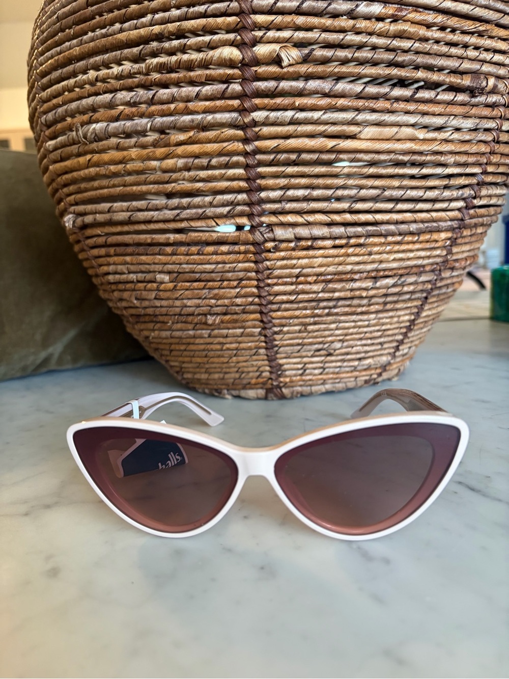 NWT Women's QUAY TEMPTED Cat Eye Sunglasses - Stylish Retro Shades